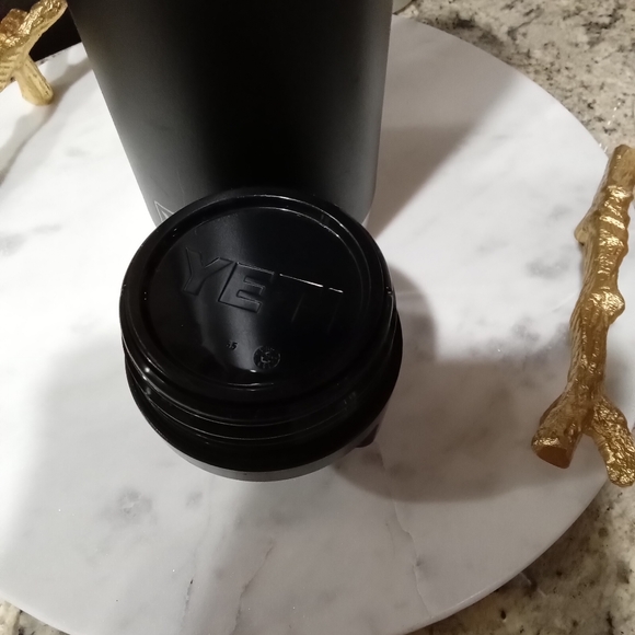 YETI WATER BOTTLE - Picture 9 of 13